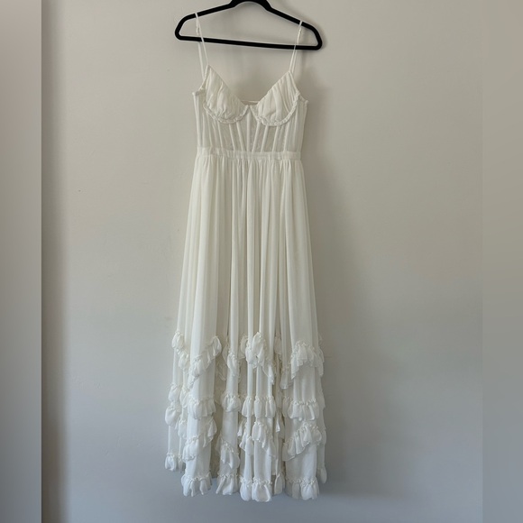 V. Chapman Carmen Gown In white. - Picture 1 of 8